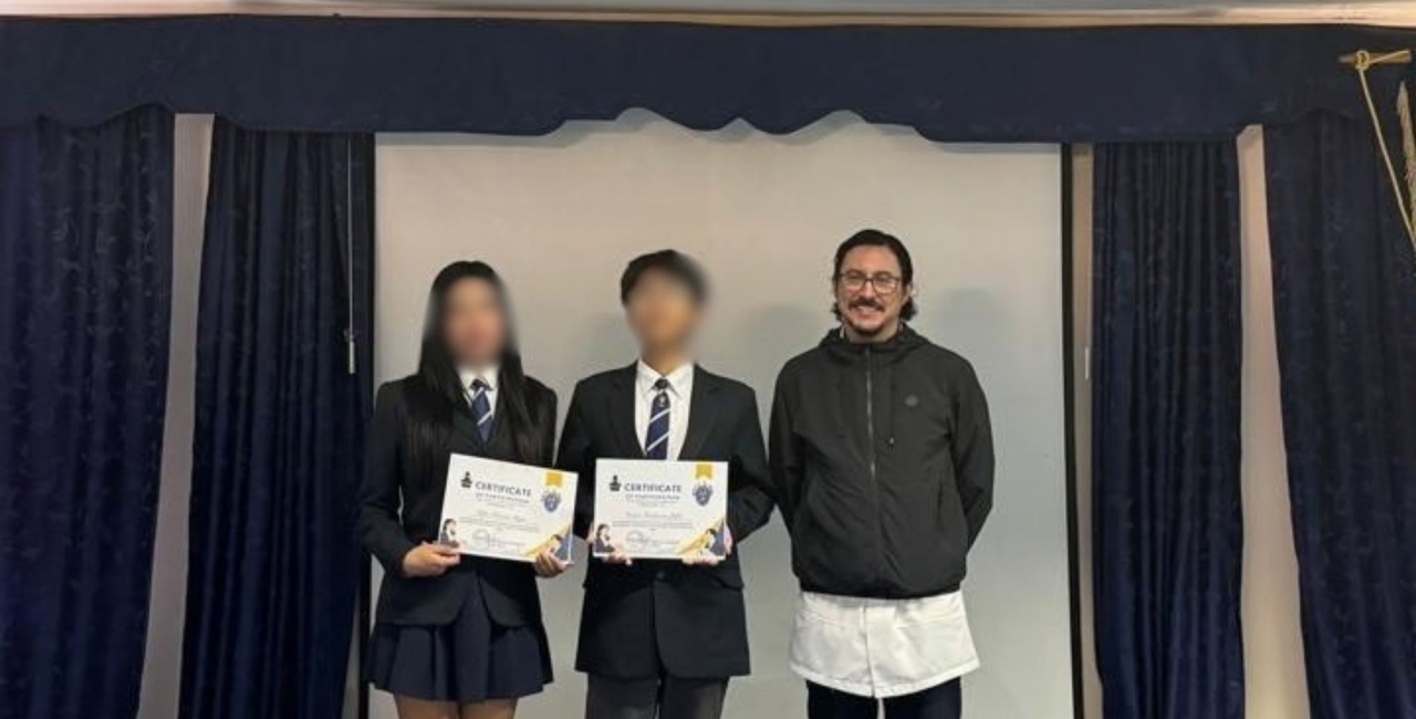 Estudiantes participan en la competencia “Public Speaking”